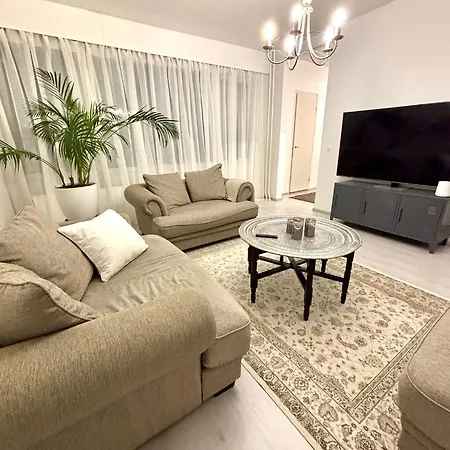Apartment Nicely Furnished Near Centrum, Free Parking